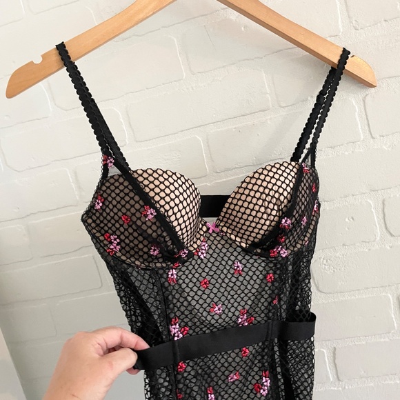 Victoria’s Secret Sexy Bustier Corset Lingerie Lace Embroidered Floral 34B - Picture 3 of 14